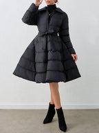 ISA | Pikowany płaszcz z paskami i szerokim kołnierzem