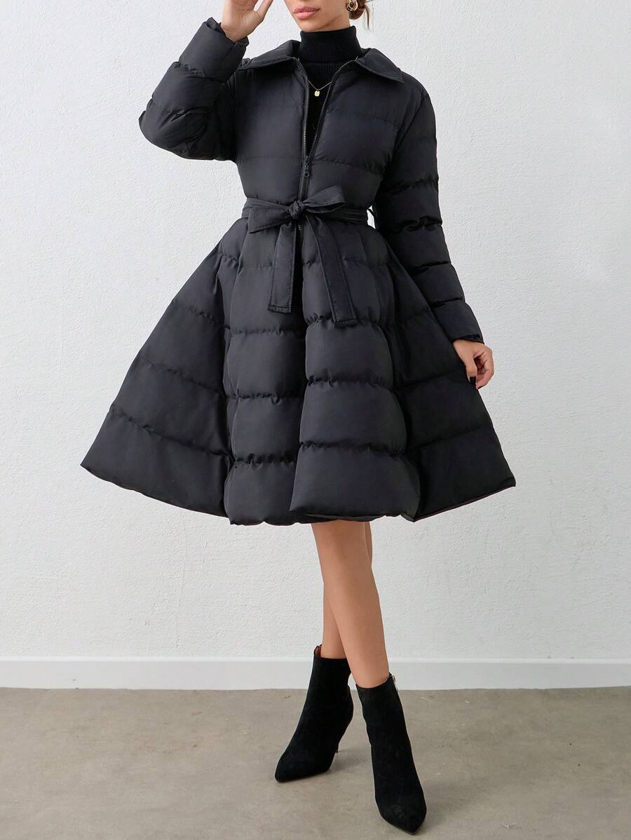 ISA | Pikowany płaszcz z paskami i szerokim kołnierzem