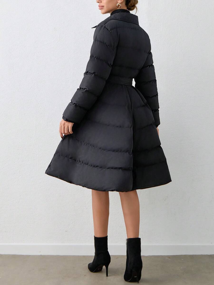 ISA | Pikowany płaszcz z paskami i szerokim kołnierzem