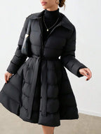 ISA | Pikowany płaszcz z paskami i szerokim kołnierzem