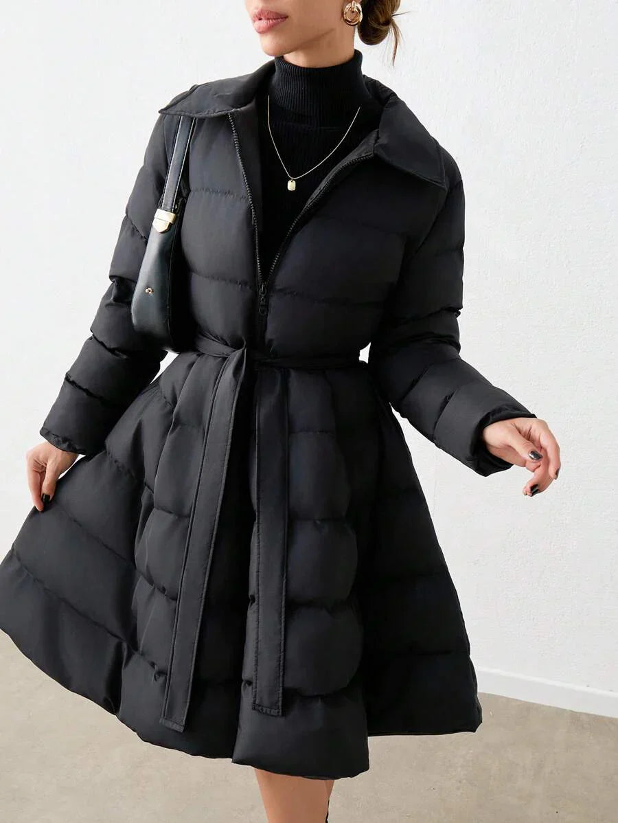 ISA | Pikowany płaszcz z paskami i szerokim kołnierzem