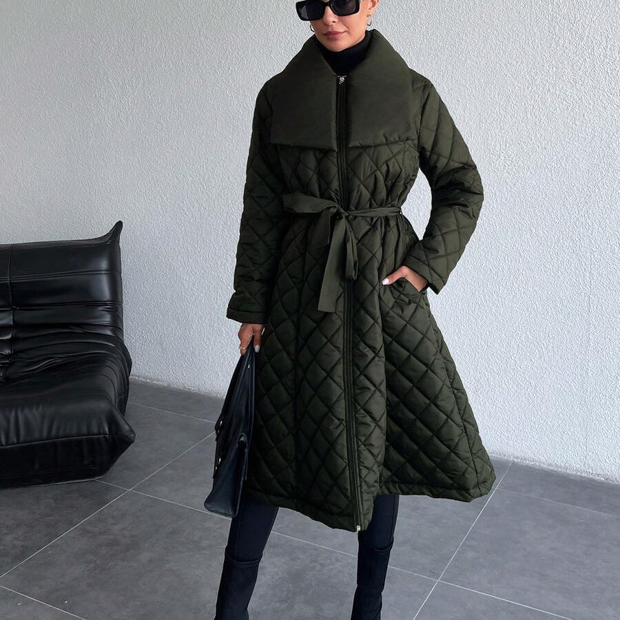 ISA | Pikowany płaszcz z paskami i szerokim kołnierzem