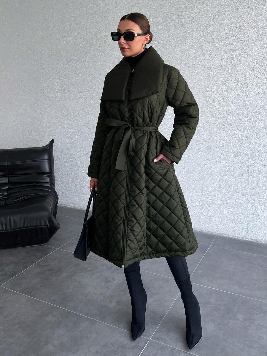 ISA | Pikowany płaszcz z paskami i szerokim kołnierzem