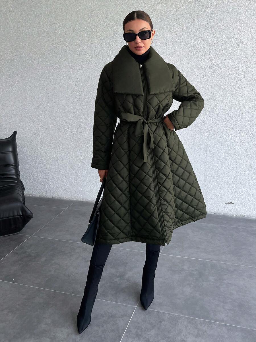 ISA | Pikowany płaszcz z paskami i szerokim kołnierzem