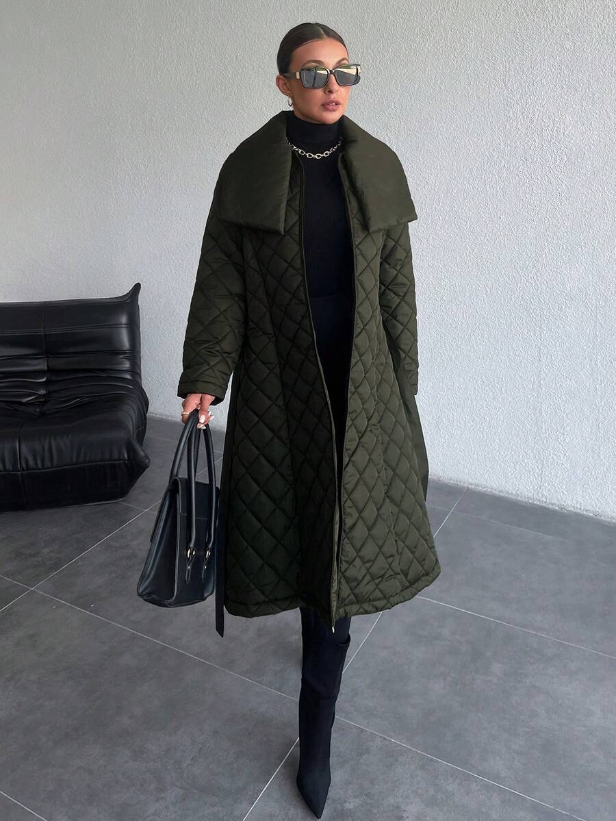 ISA | Pikowany płaszcz z paskami i szerokim kołnierzem