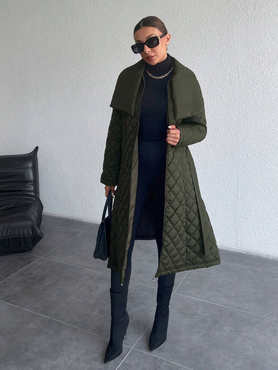 ISA | Pikowany płaszcz z paskami i szerokim kołnierzem