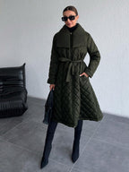 ISA | Pikowany płaszcz z paskami i szerokim kołnierzem