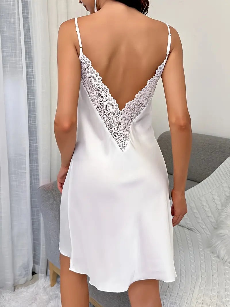 Koszulka nocna satynowa biała z koronkowym dekoltem na plecach