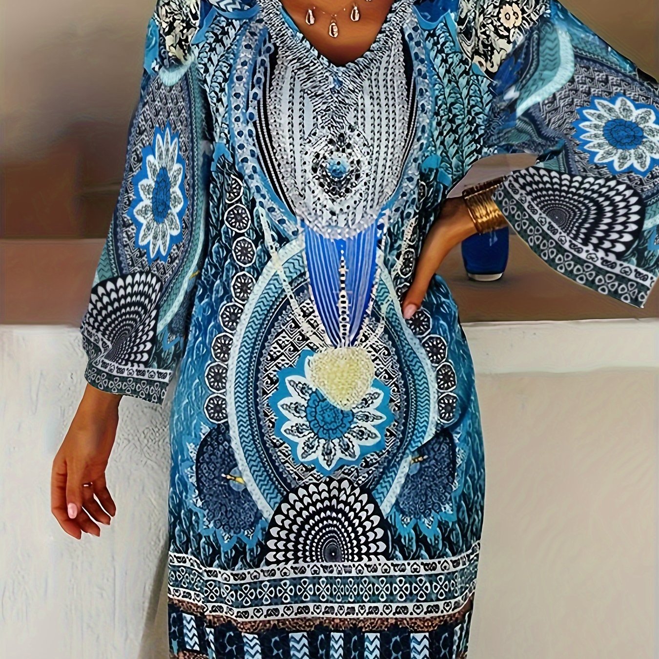 Mara | Sukienka Midi Plus Size z Etnicznym Wzorem i Dekoltem V