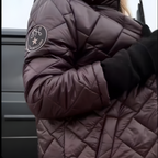 CELINA | Elegancka pikowana kurtka puchowa z bluzką