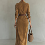 Zamszowa sukienka maxi z pojedynczym zapięciem i kołnierzem