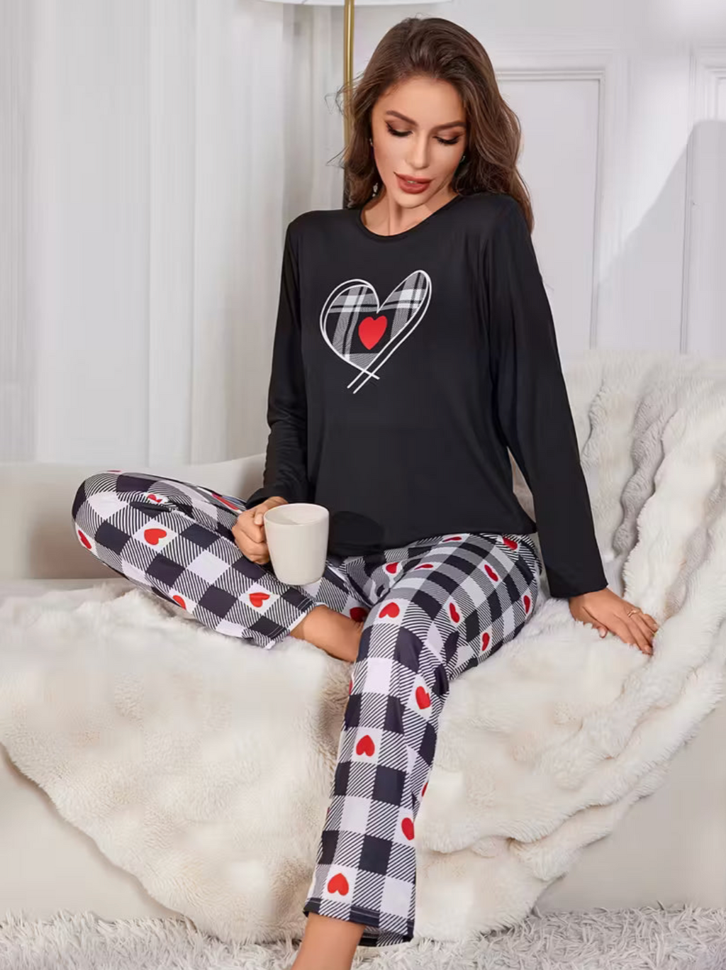 Piżamka damska czarno-biała w kratę z czerwonymi sercami