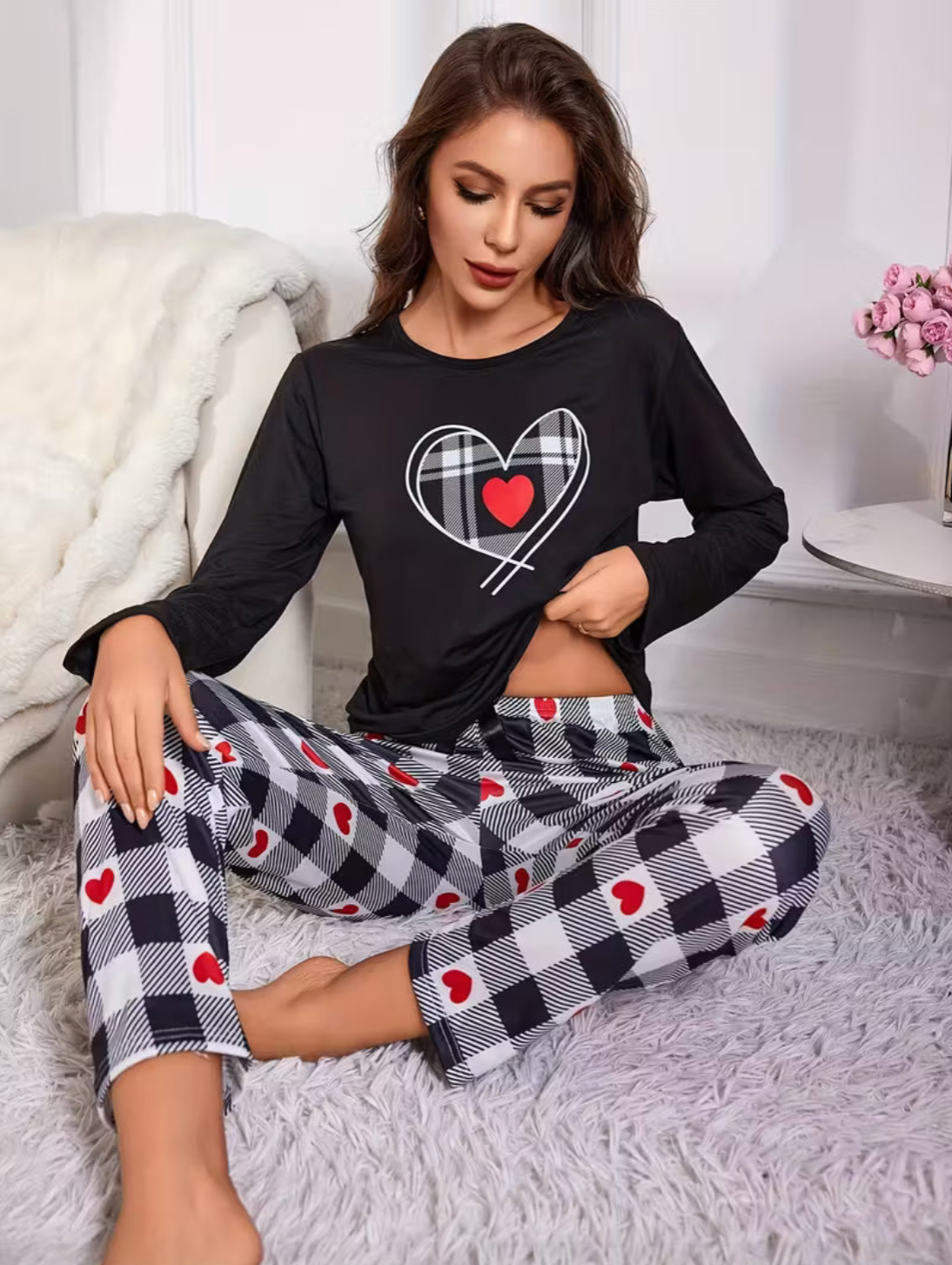 Piżamka damska czarno-biała w kratę z czerwonymi sercami