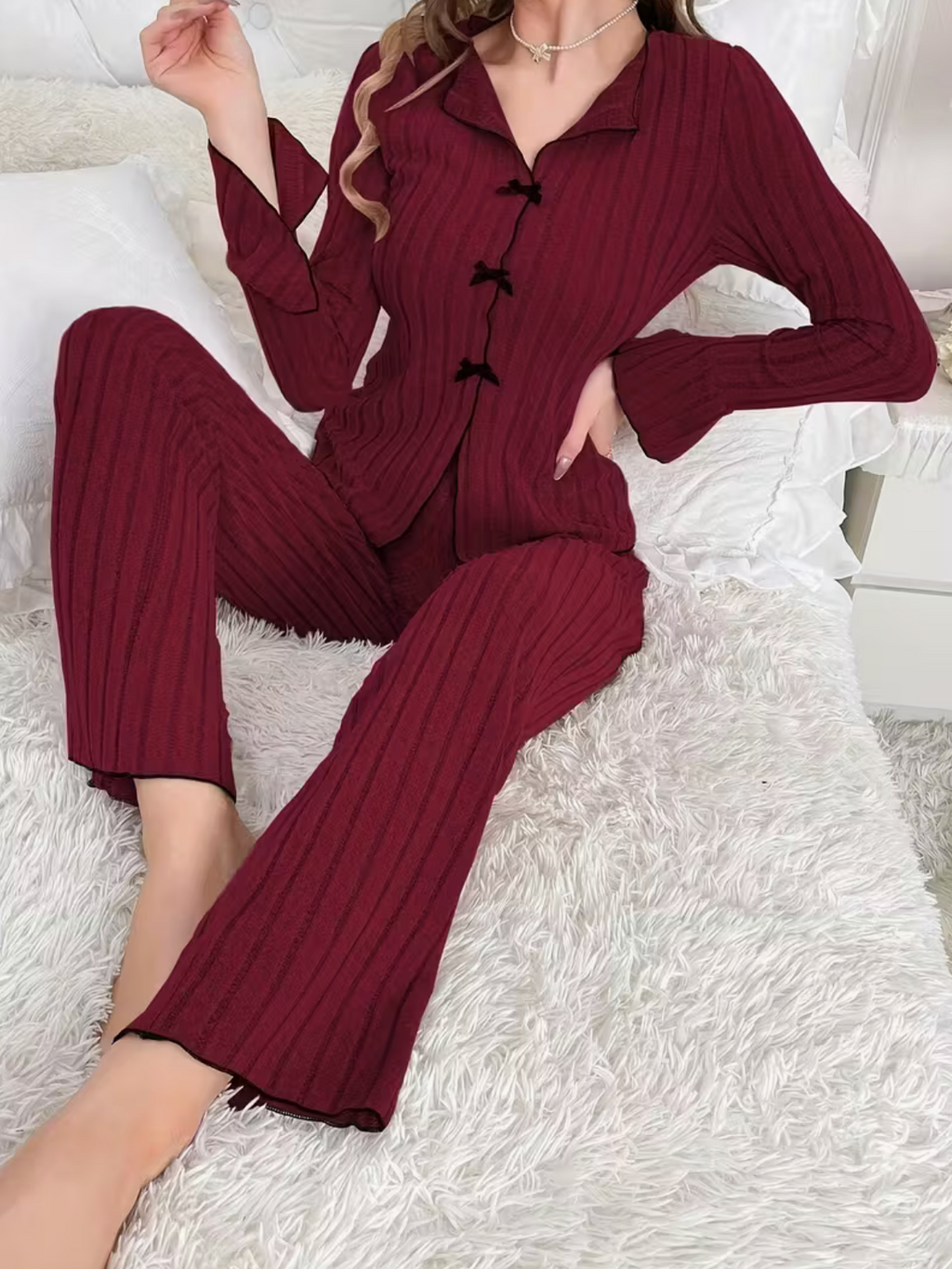 Piżamka damska prążkowana z kokardkami w kolorze bordowym