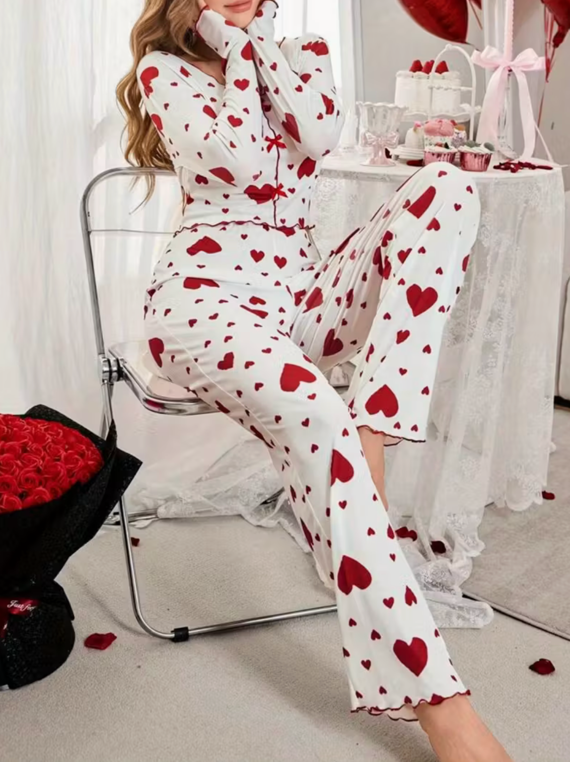 Piżama damska z czerwonymi serduszkami