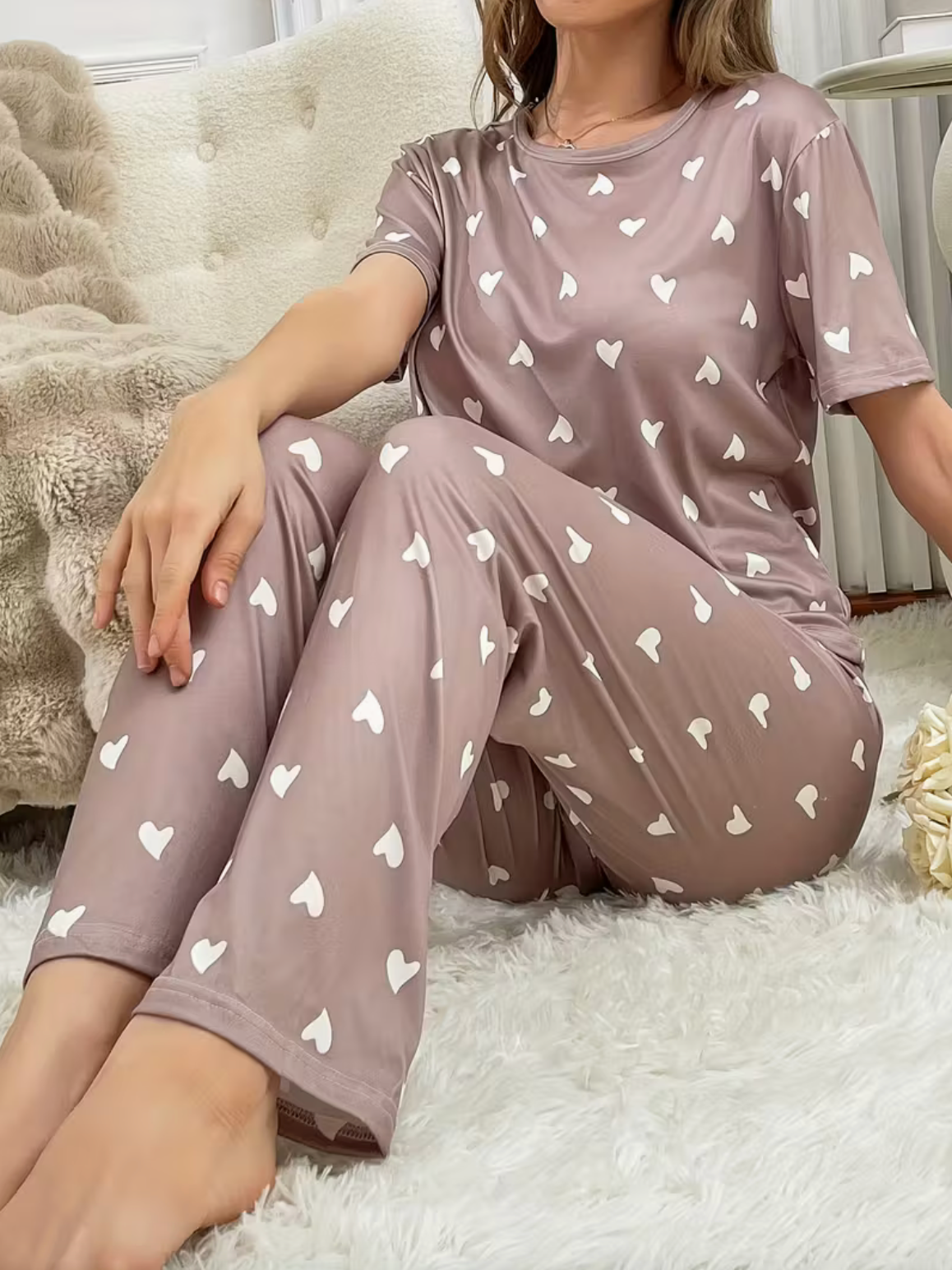 Piżamka beżowa w białe serduszka