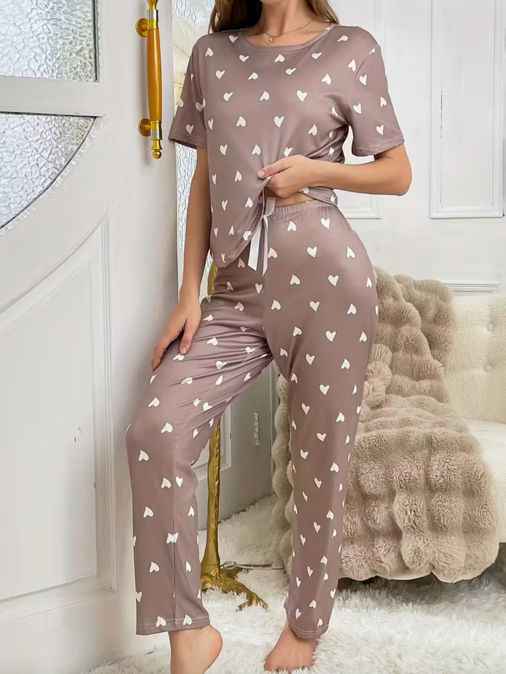 Piżamka beżowa w białe serduszka