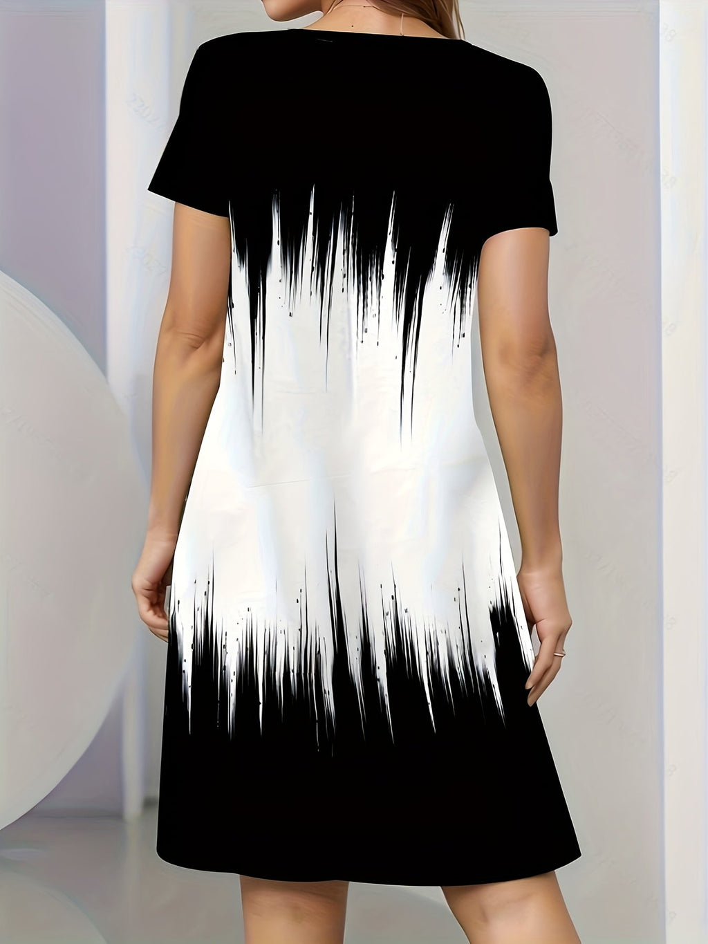 Mila | Klasyczna czarno-biała sukienka tie-dye