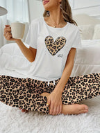 Piżamka z nadrukiem serca i spodniami w panterkę w stylu safari