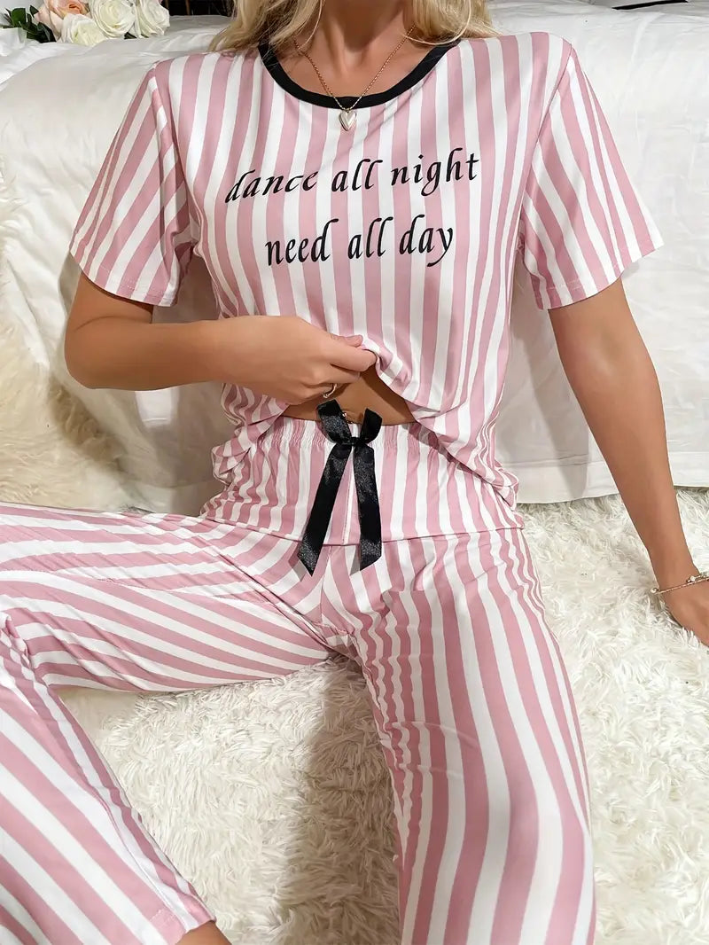 Komplet piżamki w różowe paski z napisem „dance all night”